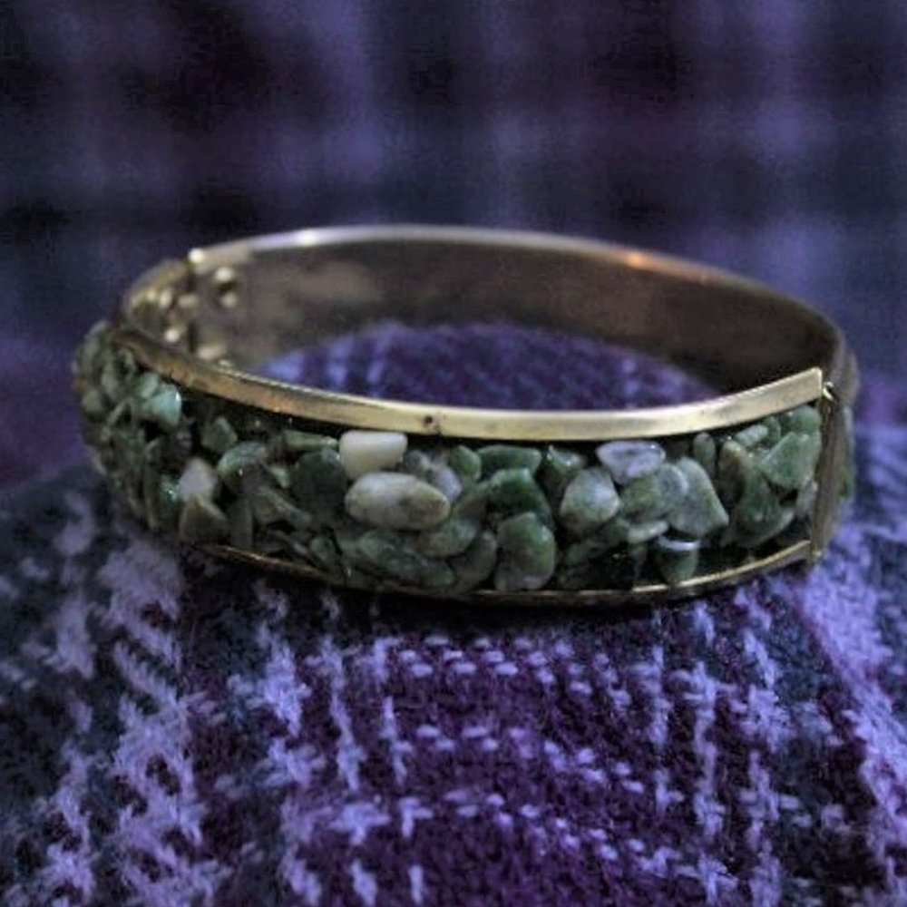 Vintage Genuine Jade Chip Gold-tone Hinged Cuff Bracelet